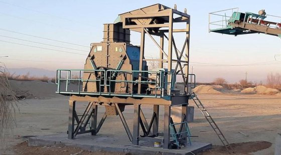 价格最优的三级冲击破碎机 - 2 年保修 |