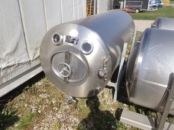 輸送タンク(3個)