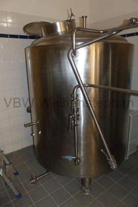 発酵タンクまたは貯蔵タンク（2個）