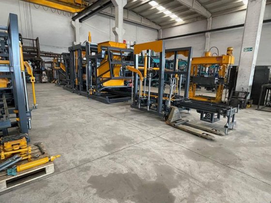 BS-25 砌块、砖块和路面砖制造机