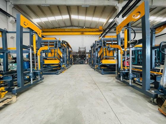 BS-42 ブロック、レンガ、舗装材製造機