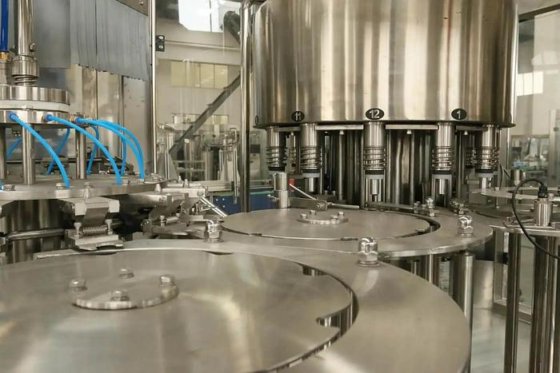 全自动全套瓶装水生产线 矿泉饮用水装瓶机