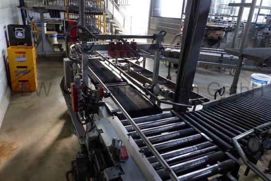 充填された木箱の検査