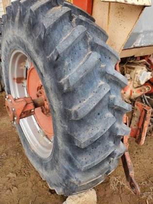 Case 1070 Tractor w/ New