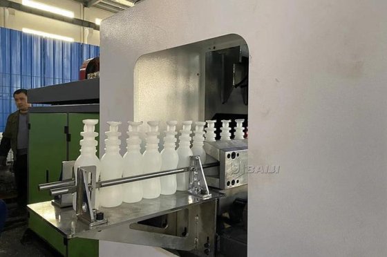 2021 全自动荔枝奶饮料洗发水 HDPE 瓶挤出吹塑机价格