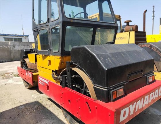 2013 dynapac CC211