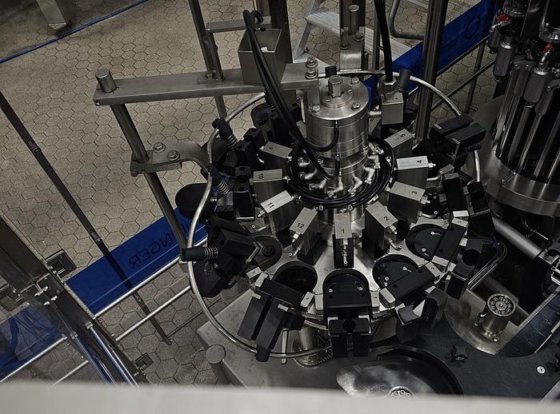 使い捨てボトル充填ライン