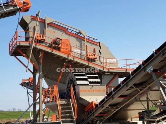 配有振动筛和清洗系统的筛分设备