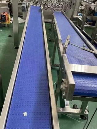 自動カスタマイズされた PU ポリ塩化ビニールのチェーン版の食品工業のための横のベルト・コンベヤー