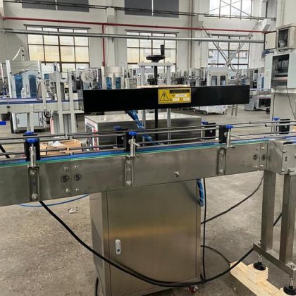 用于辣椒、牛肉和浆果果酱的自动玻璃罐灌装机