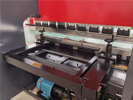 アマダ式ダウンストローク移動式板金プレスブレーキ曲げ機アマダ