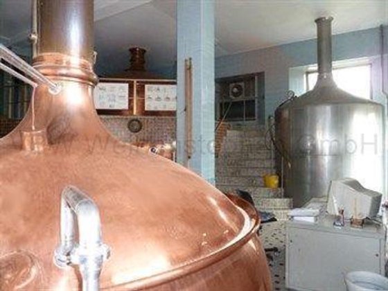 4つの容器を備えた醸造所