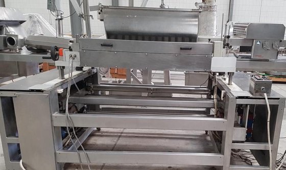 Comas Injection Machine 1999 Comas Injector in Jeddah, Saudi Arabia