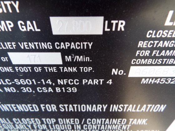 28000 リットルの燃料貯蔵庫は完全に束ねられています