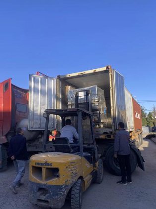 专业设计的屠宰场牛屠宰线 牛腩开膛锯 白色提供的电动牛定制机