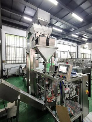 多機能のフル オートマチックの前もって作られた袋の詰物およびシーリング Doypack 袋のパッキング