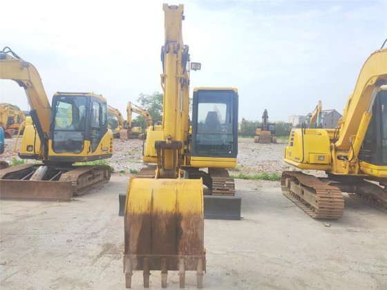 KOMATSU PC60-7