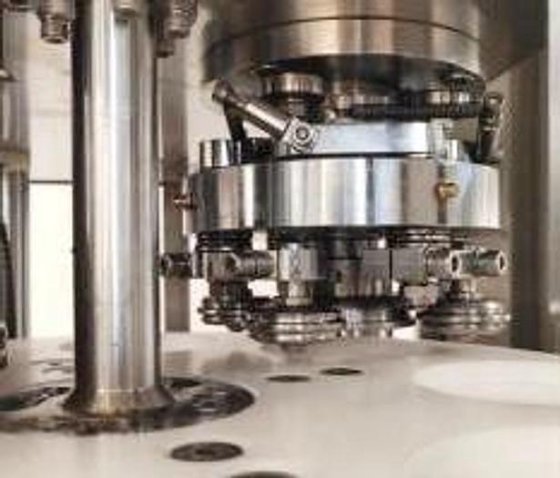 全自动圆形铁罐封罐机 高品质真空氮气封罐机