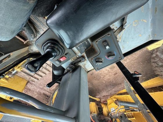 2005 CATERPILLAR D5G XL