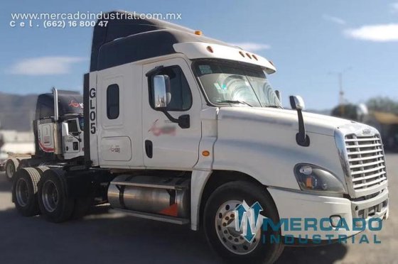 2018年式フレイトライナー トラクタートラック