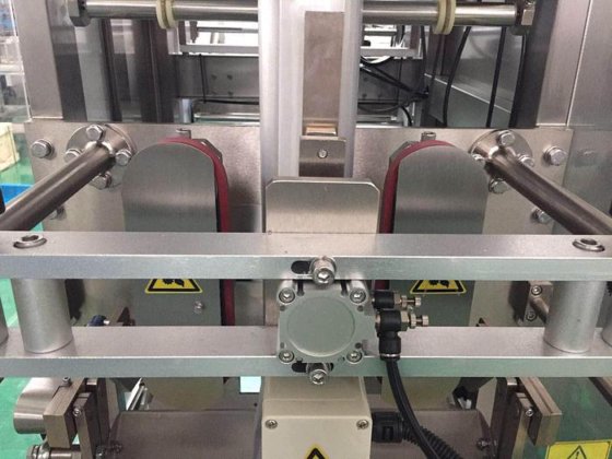 カップフィラー容積計が付いている自動砂糖米の塩の小さい縦の包装機械