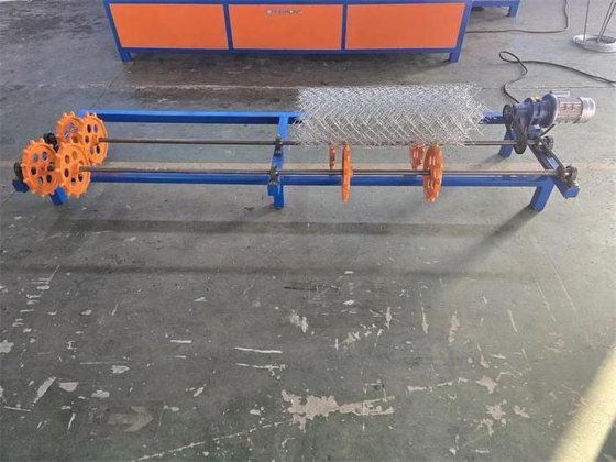 工厂提供最优质的铁丝网链环围栏网制造机