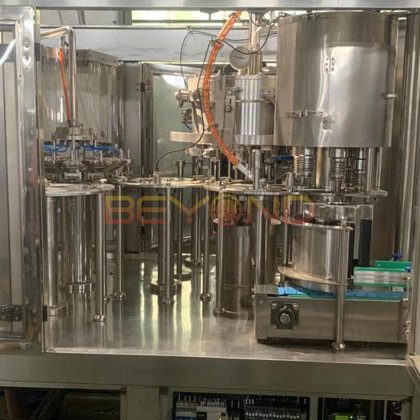 用于饮料生产的高效全自动碳酸软饮料灌装机