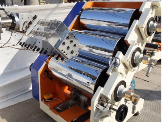 Extrusora de Folhas e Chapas