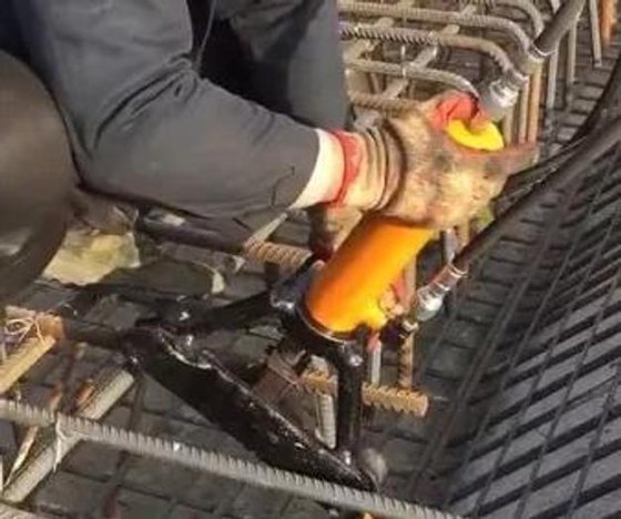 新しい調節可能な角度の携帯用鉄筋の benderpipe の曲がる機械