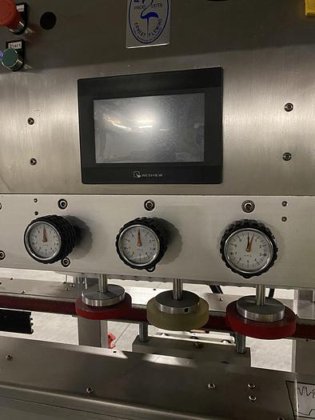 火烈鸟产品旋盖机