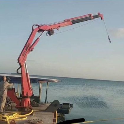 80トン折りたたみアームデッキクレーン価格マリンボートクレーンナックルブームクレーン