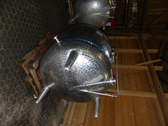 明るいビールタンク