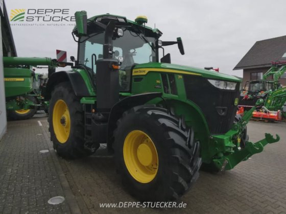 2022 John Deere 7R 310