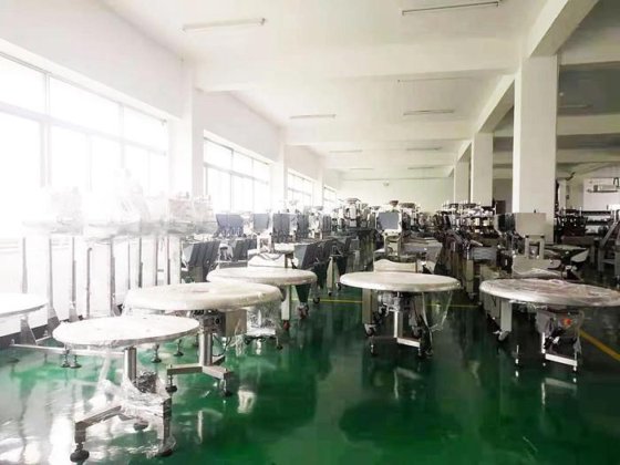 用于装袋的不锈钢累积旋转收集台