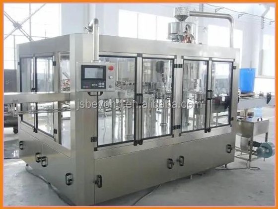 用于生产线的全自动三合一苏打水液体矿泉水小型碳酸软饮料灌装旋盖机