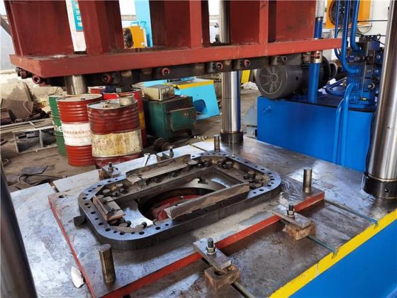 四柱液压机100吨用于SMC成型模具