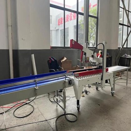 用于罐头的高质量、高效率自动抓取式胶带纸箱包装机 抓取式设计