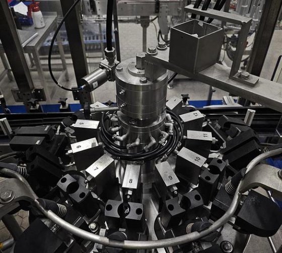 使い捨てボトル充填ライン