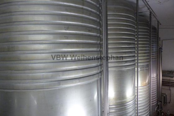 明るいビールセラー