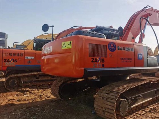 Hitachi ZX210