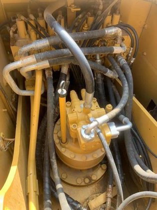 CAT 323D