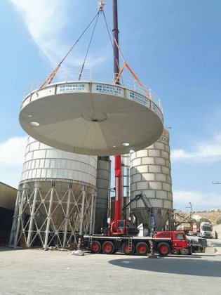 垂直セメントサイロ