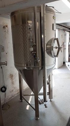 円筒円錐型発酵貯蔵タンク(CCT、2個)