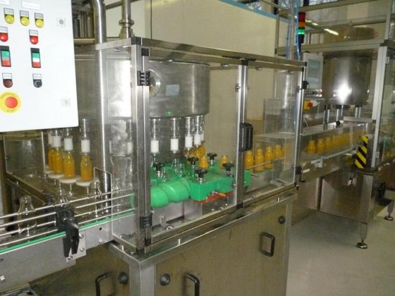 ガラス瓶充填工場