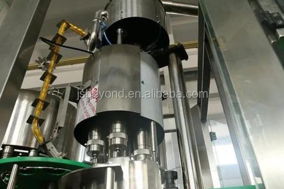 用于塑料瓶的二合一自动食用油灌装和旋盖机