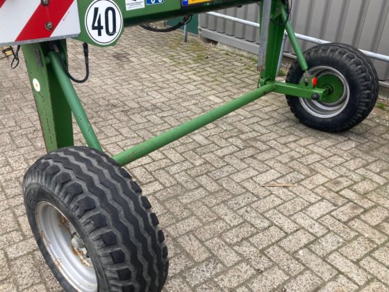 2000 克朗 1201 耙子