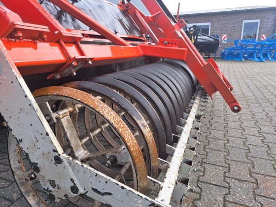 2000 ファーマックス・スピット・マシン