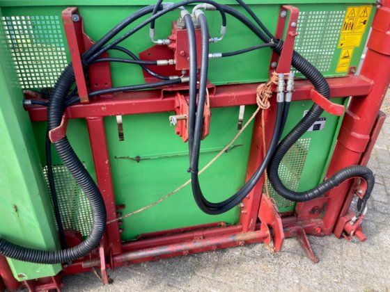 ストラウトマン式サイレージカッター