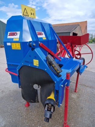 2018 带排水装置的淄博挖沟机