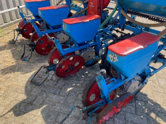 モノセム4列トウモロコシ播種機